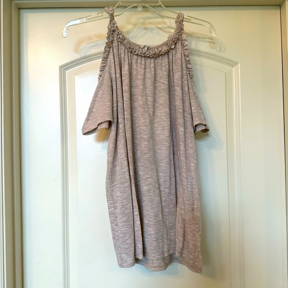 Lazy Sundays - ADORABLE Ruffle Neck Off The Shoulder Top! Perfect condition!